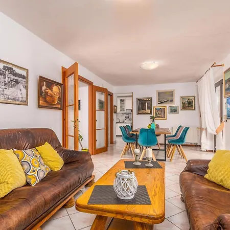 Stunning In With Wifi بيت للعطل Veli Lošinj
