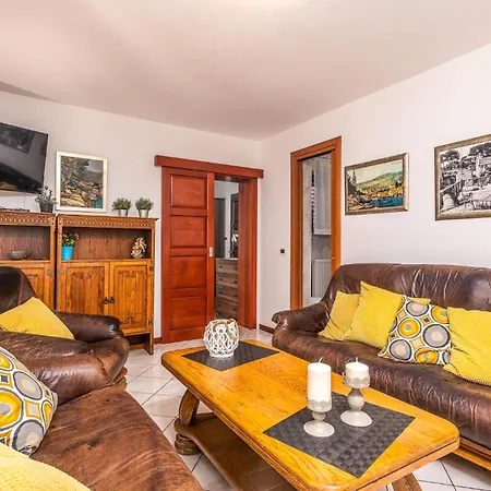 بيت للعطل Stunning In With Wifi Veli Lošinj